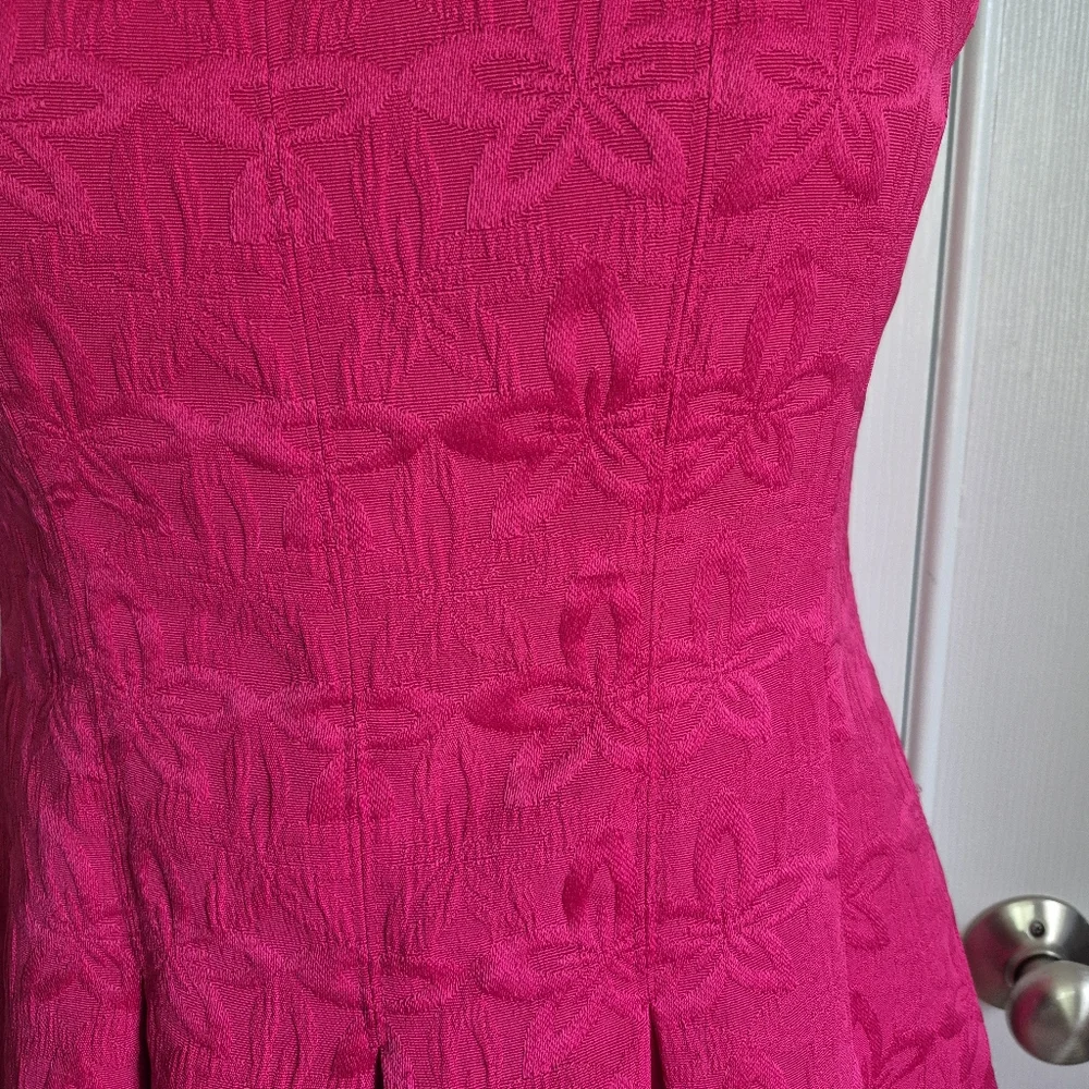 Jones Wear Dress Hot Pink Floral Texture A Line Sleeveless Pleated Dress 12 - Picture 4 of 10